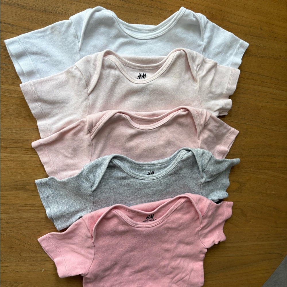 H&M 5 Pack Bodysuits - White, Gray, and 3 Shades of Pink - Picture 7 of 7